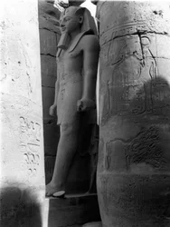 Statue de Ramsès II, temple de Louxor, d
